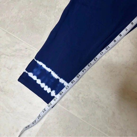 Talbots Performance Interlock Capri Leggings Tie Dye Trim Navy Sz Large - Picture 6 of 9